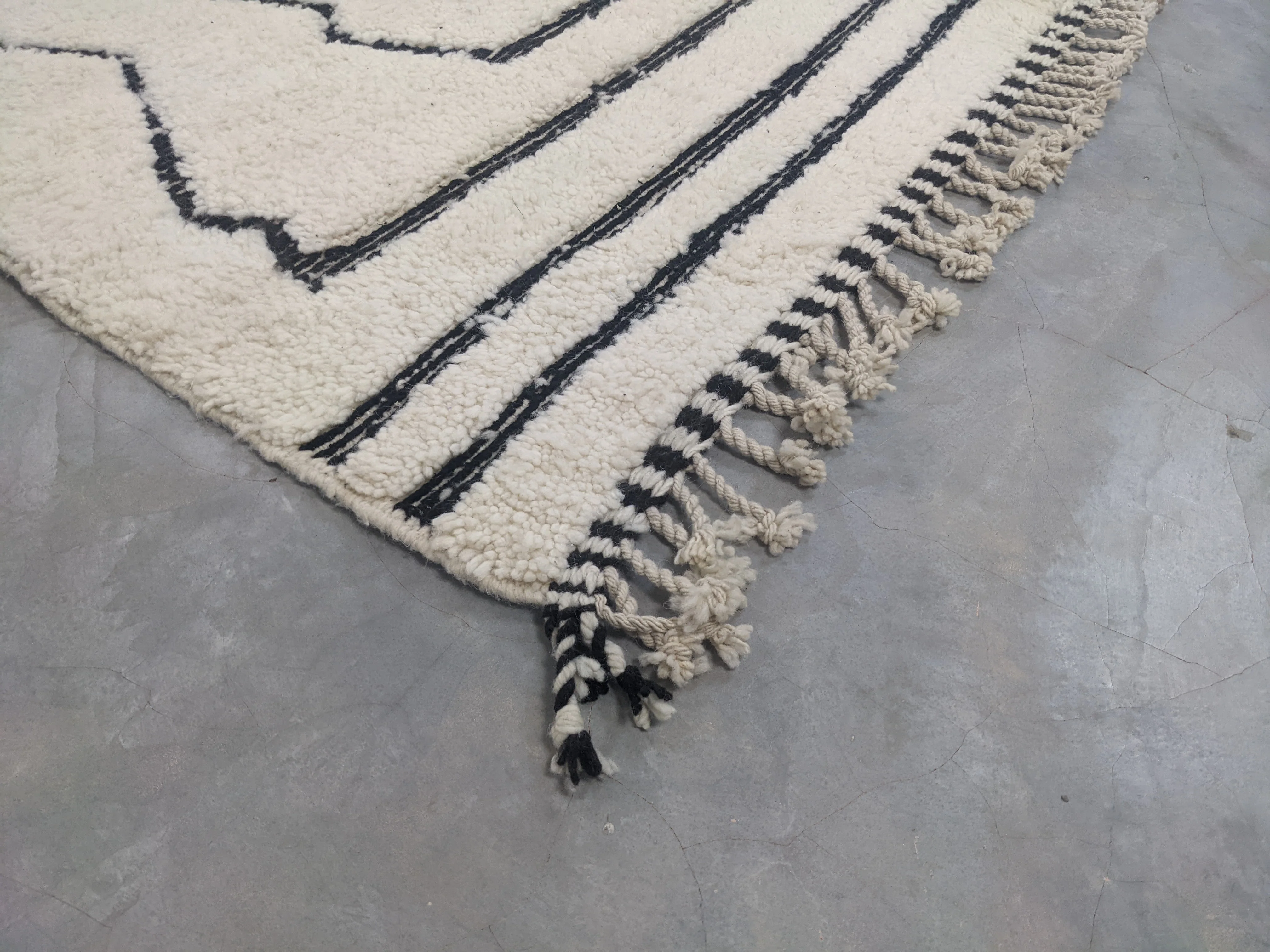 LARGE Beni Ouarain Rug, 285 x 205 cm || 9,35 x 6,73 feet, G-317 - Image 4